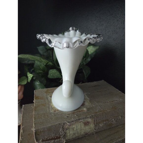 Vintage Fenton Milk Glass Cornucopia Vase – Silver Crest Ruffled Edge, 6" - Picture 5 of 10